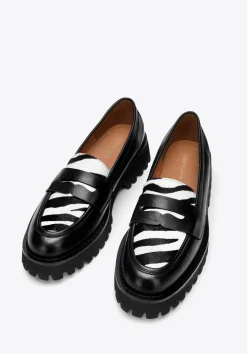 Damskie mokasyny skórzane w zwierzęcy wzór czarno-białe>WITTCHEN Fashion