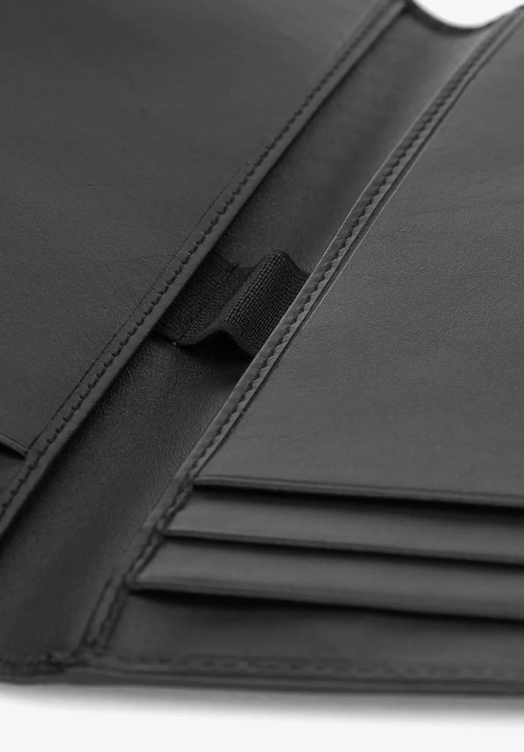 Etui na dokumenty skórzane z naszywką z logo czarno-granatowe>WITTCHEN Outlet